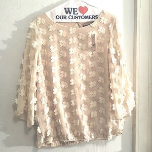 Pretty off white top brand new